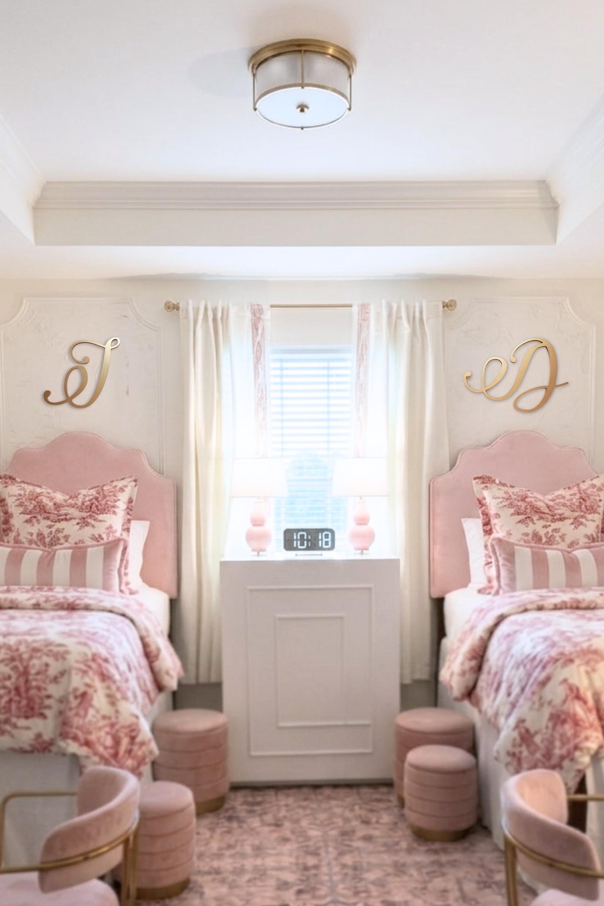 Script Wooden Wall Letter – Custom French Chic Monogram